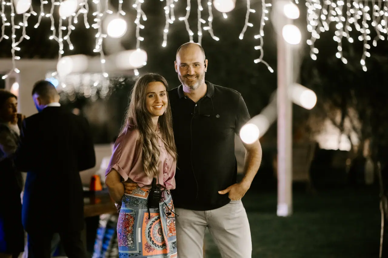 Alicia durante el montaje de una celebración