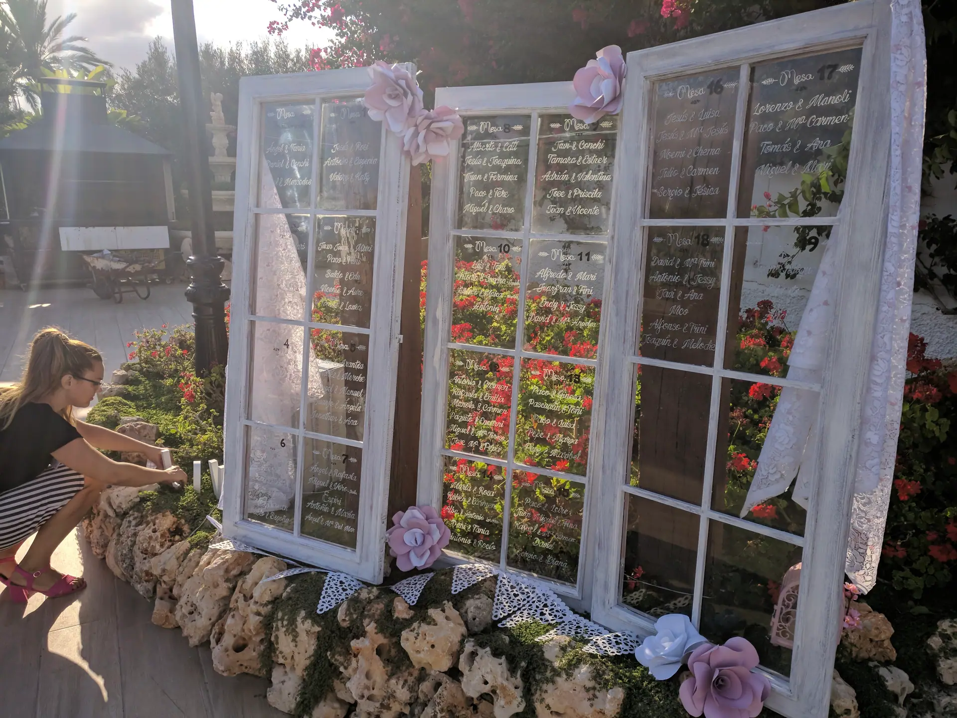 Ventanas y buganvilla