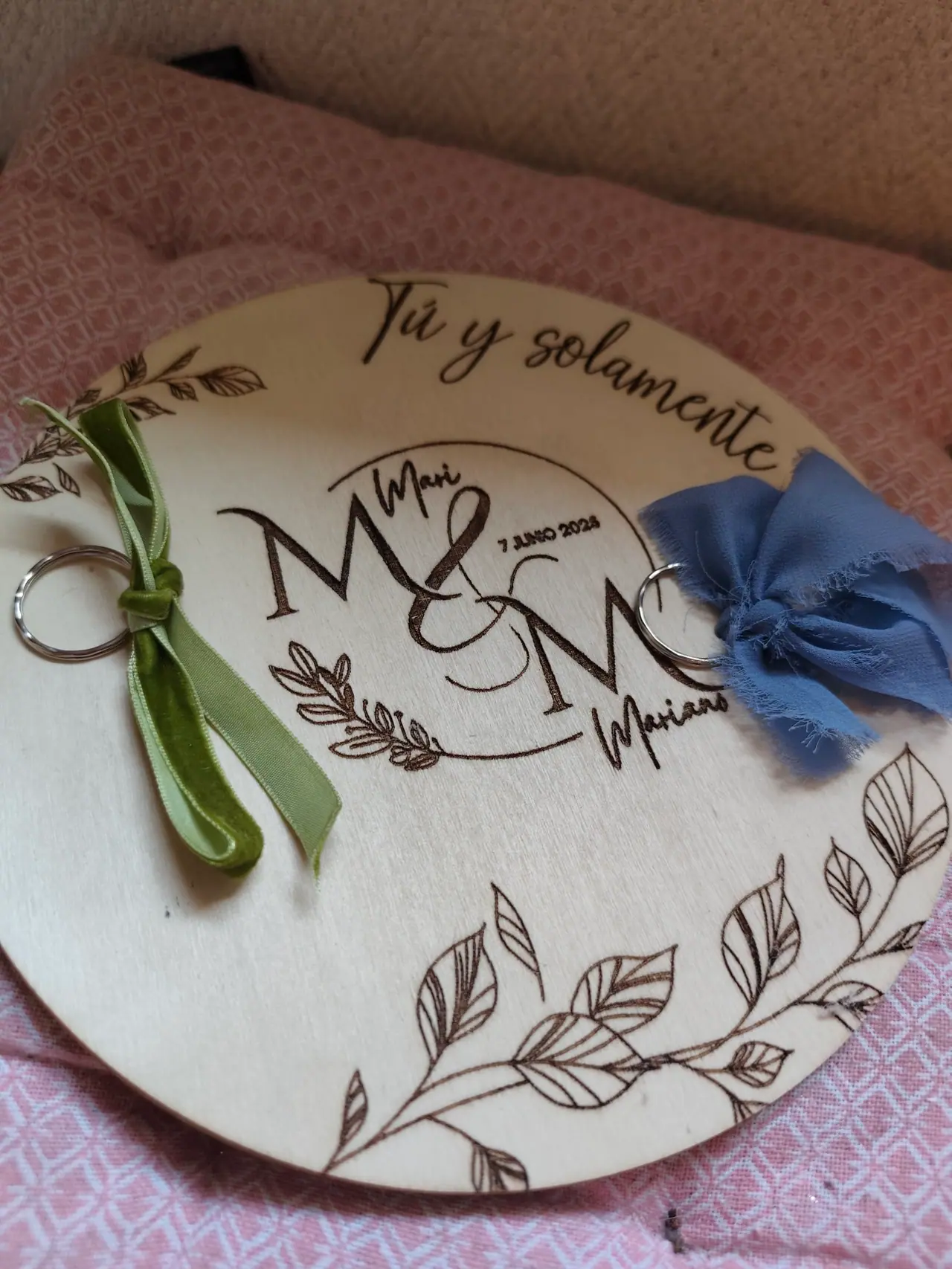 Con lazo de seda — Números de Mesa